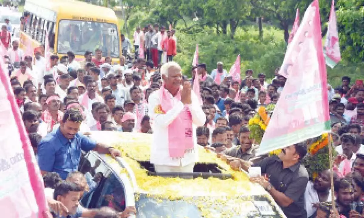 MLC and former deputy chief minister Kadiyam Srihari addressing the crowds at Station Ghanpur in Jangaon district on Wednesday