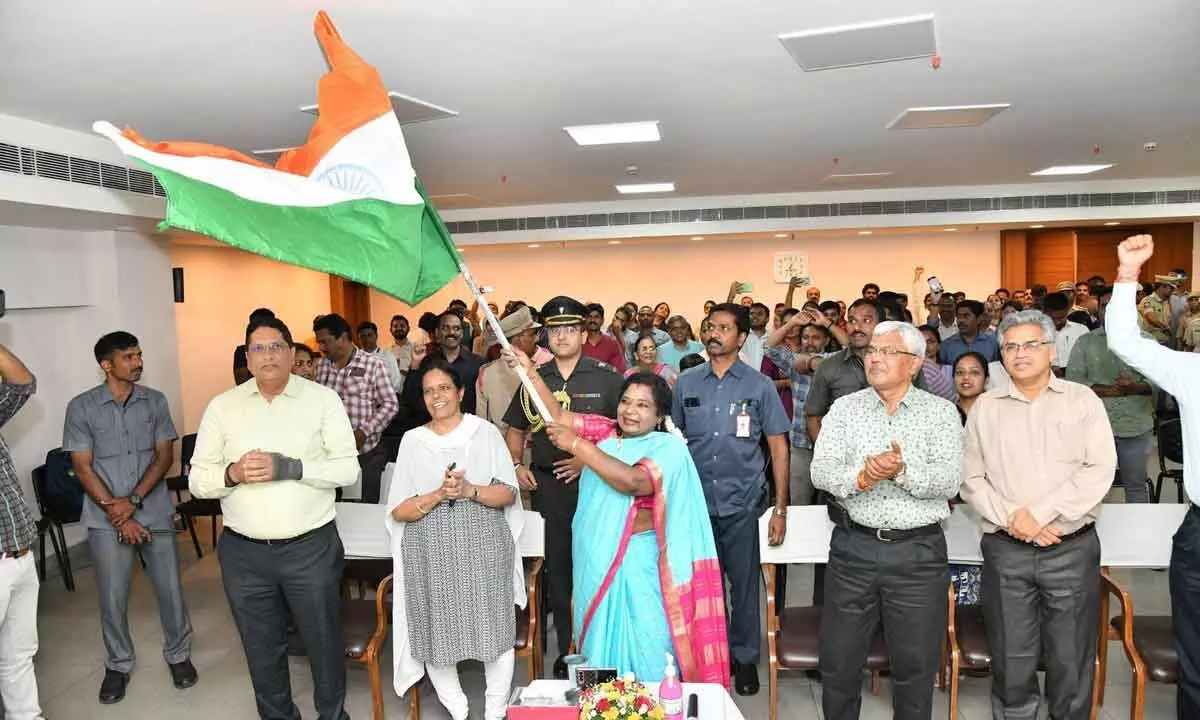 Governor Tamilisai pats ISRO scientists