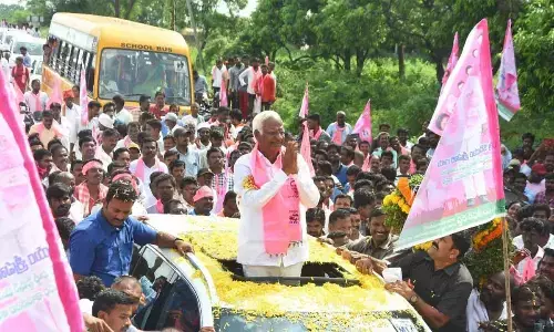 MLC and former deputy chief minister Kadiyam Srihari addressing the crowds at Station Ghanpur in Jangaon district on Wednesday
