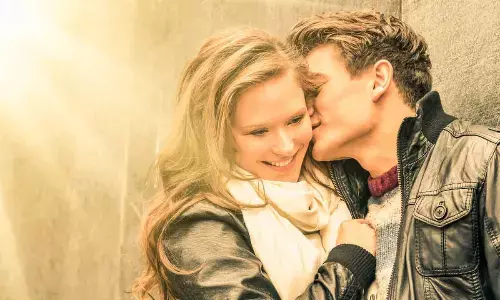 National Kiss And Make Up Day