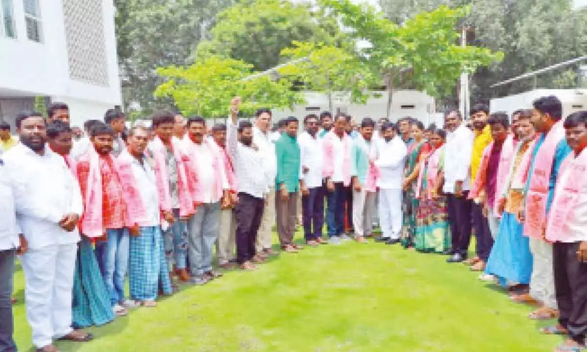 Suryapet: Several Congress leaders, cadres join BRS