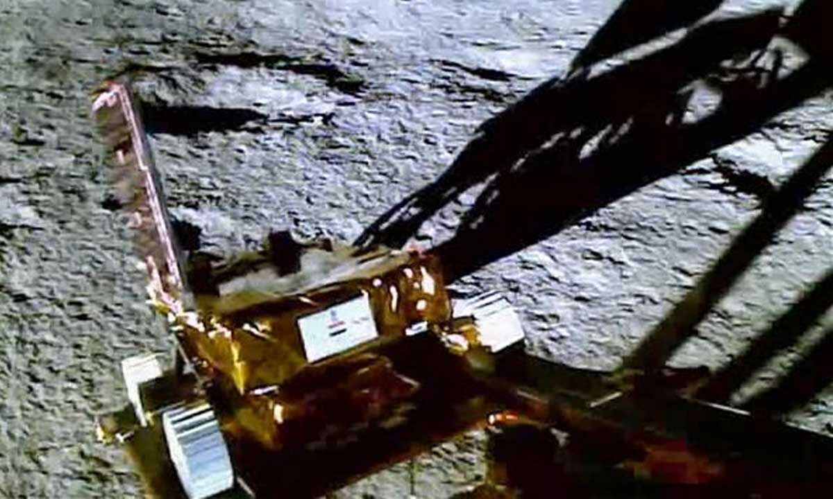 ISRO releases graph of temperature variation on lunar surface measured ...