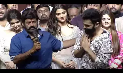 Balakrishna blesses ‘Skanda’ team for a blockbuster