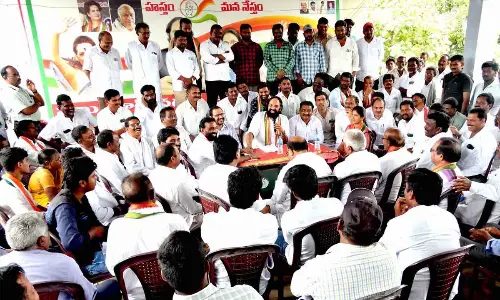 Nalgonda MP Uttam Kumar Reddy addressing party leaders and workers in Huzurnagar on Saturday