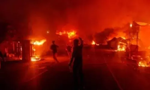 5 houses burnt in Manipur capital, 3 weapons looted from security force