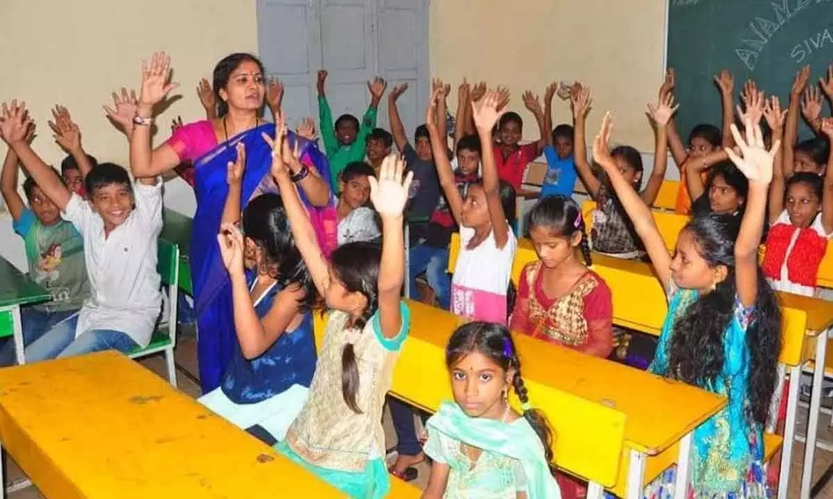 SGT Murahararao Umagandhi engaging students in an activity during her class in Visakhapatnam