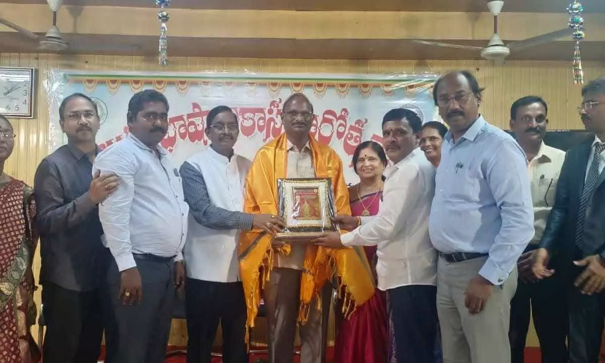 Chief Metropolitan Magistrate Y Srinivasa Rao felicitated by the Bezwada Bar Association in Vijayawada on Saturday