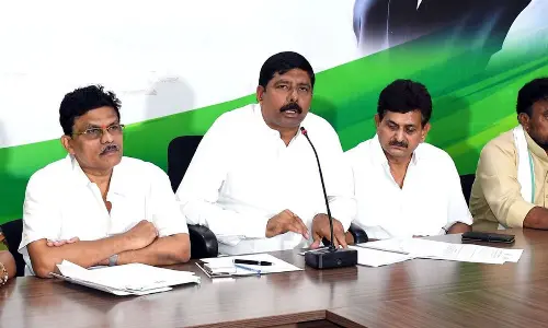APCC president Gidugu Rudra Raju and party leaders addressing a press meet at Andhra Ratna Bhavan in Vijayawada on Monday 										           Photo: Ch Venkata Mastan