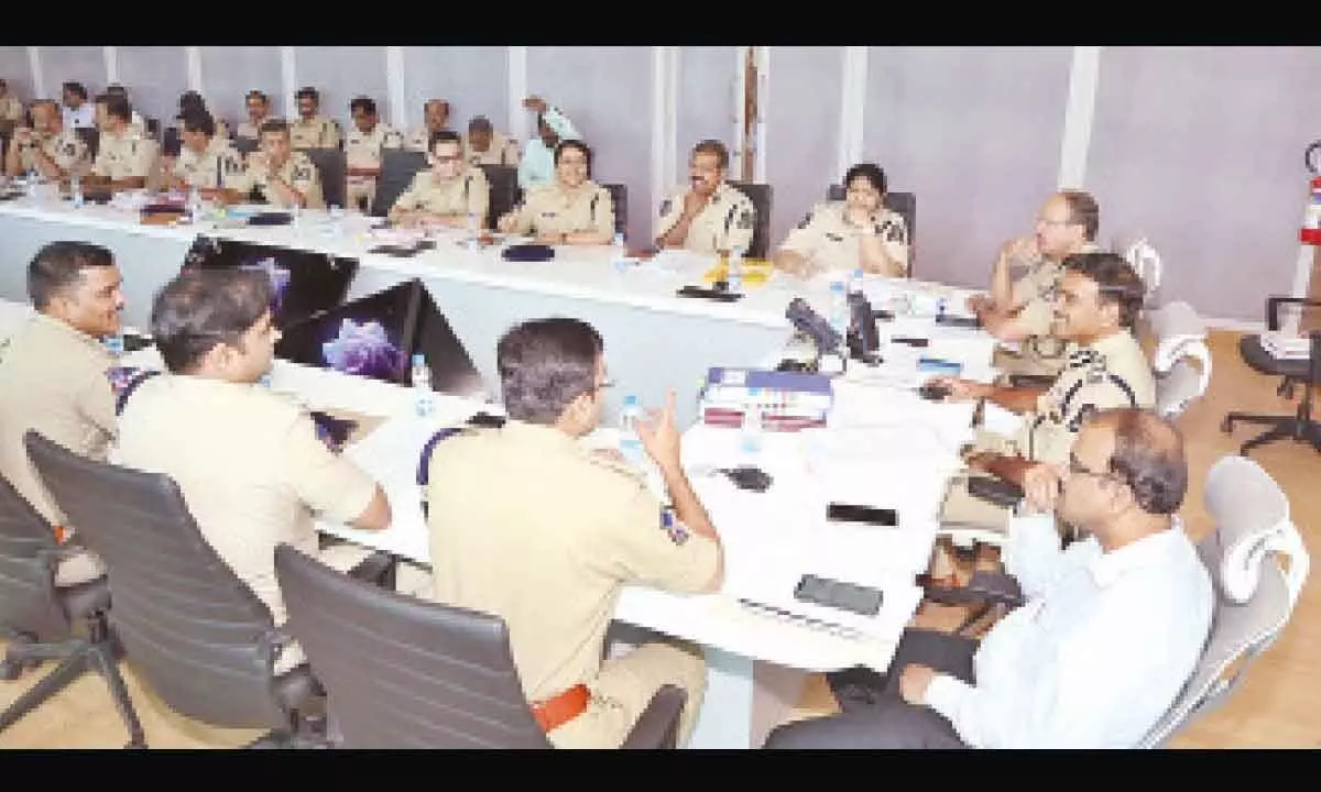 Hyderabad: City top cop holds meeting with officials on poll preps