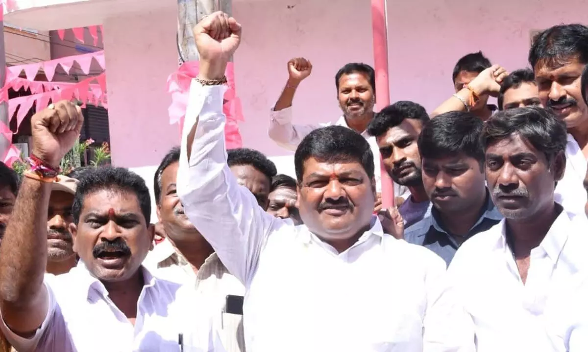 Warangal East MLA Nannapuneni Narender at the BRS flag hoisting in the 23rd Division in Warangal on Monday