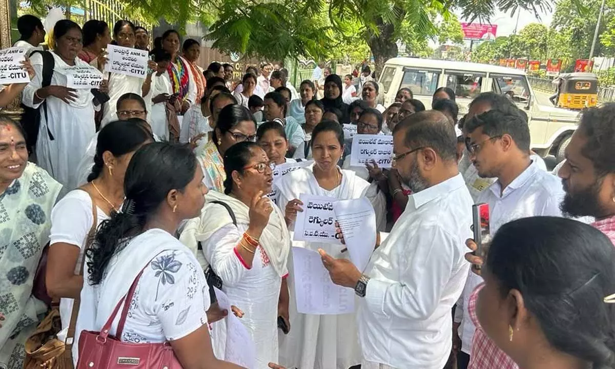 Hanumakonda DCC president Naini Rajender Reddy extending support to ANM workers’ protest at Ekasila Park in Hanumakonda on Monday