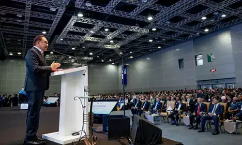 Malaysian PM Anwar Ibrahim announces $430 mn for energy transition facility