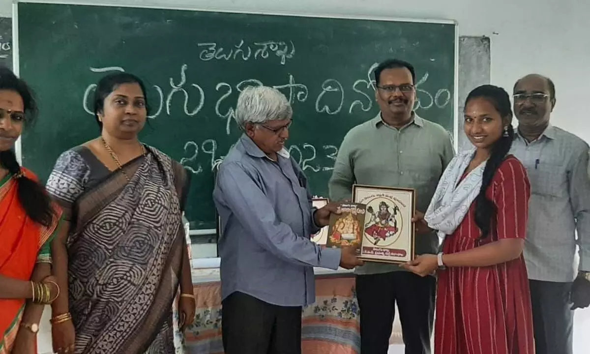 ISRO Retired Scientist Dr K S Murthy Naidu, SKVT Telugu Department Head Dr PVB Sanjeeva Rao giving away prizes to the winners of various competitions held as part of the Telugu Language Week on Tuesday