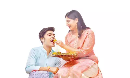 Celebrate the bond between siblings, with the gift of good health and almonds!