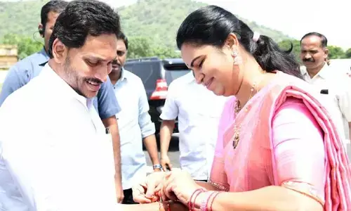 Vidadala Rajini ties Rakhi to YS Jagan on the eve of Rakhi Pournami