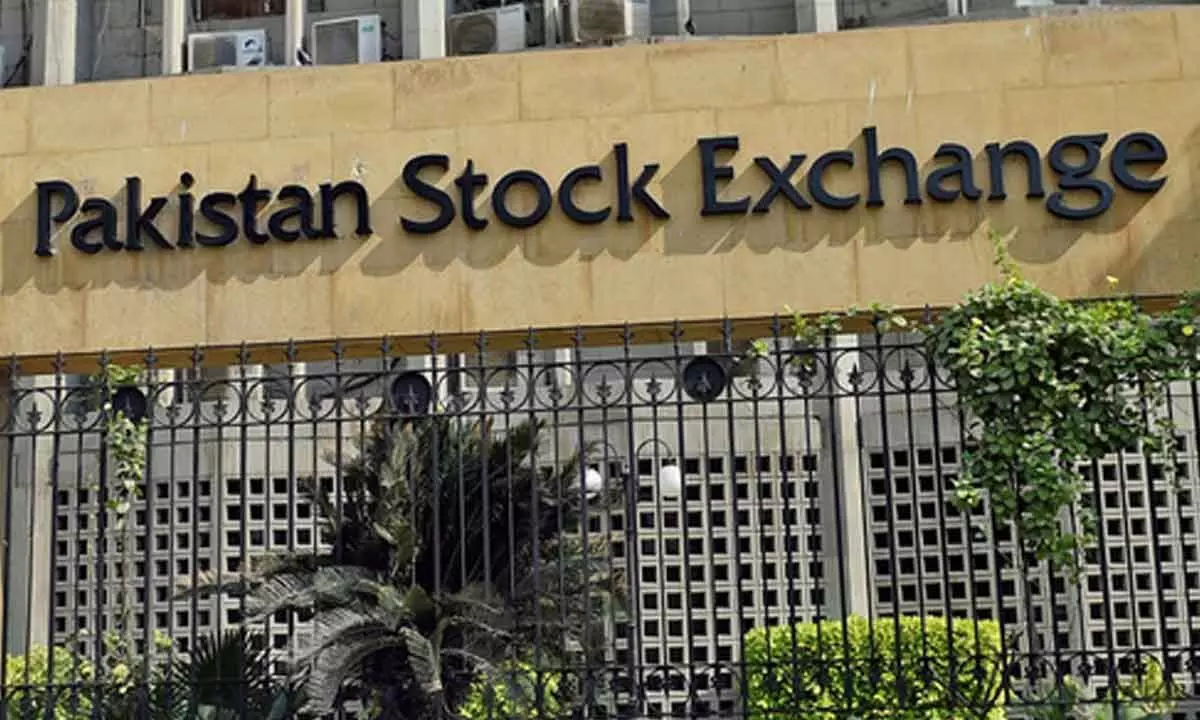 Pakistan stocks plunge amid economic turmoil