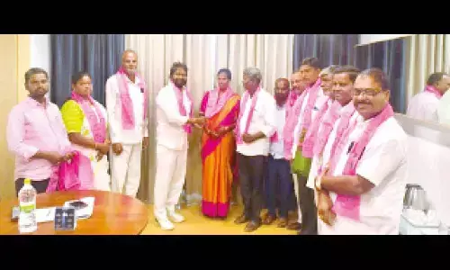 Many BJP leaders from Hanwada joining into the BRS fold in presence of Minister Srinvias Goud