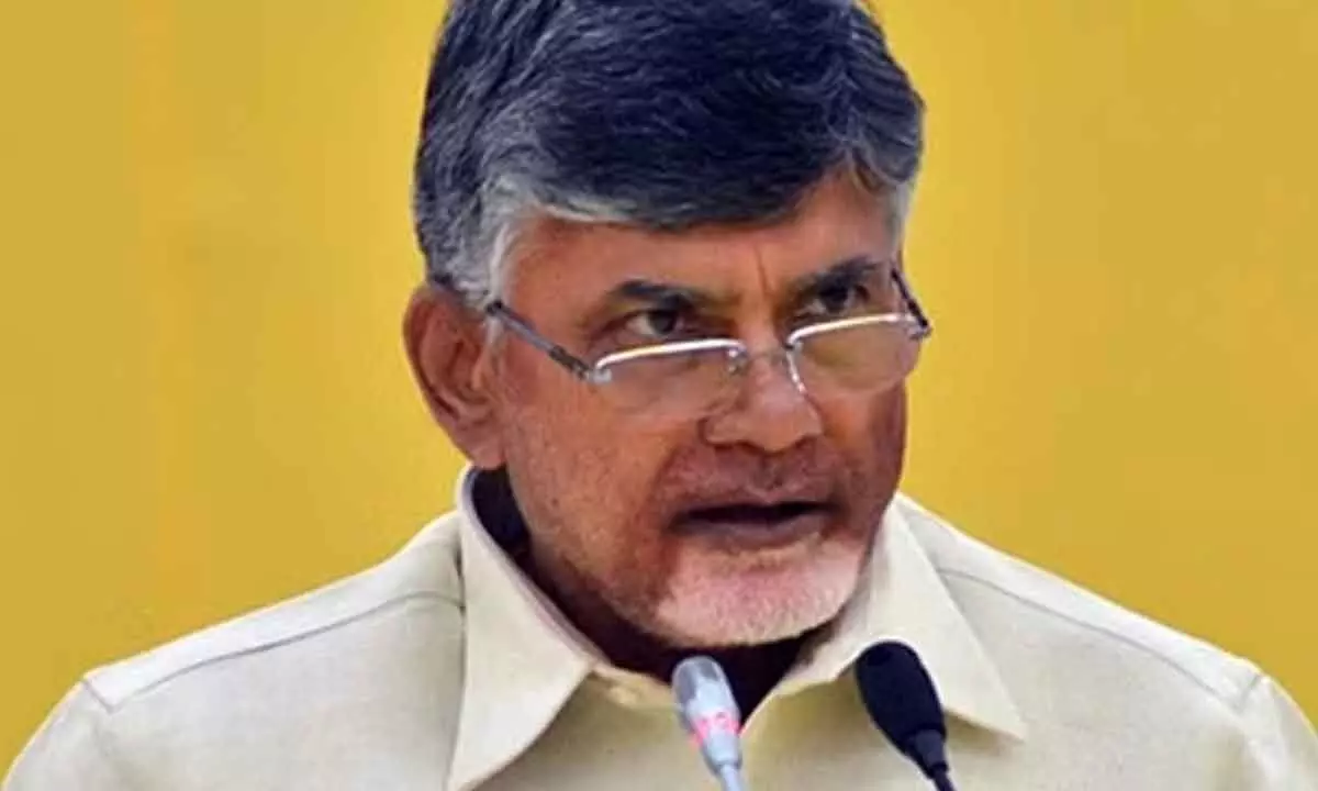 Chandrababu talks  to Ayyannapatrudu over the notices, says government supressing opposition