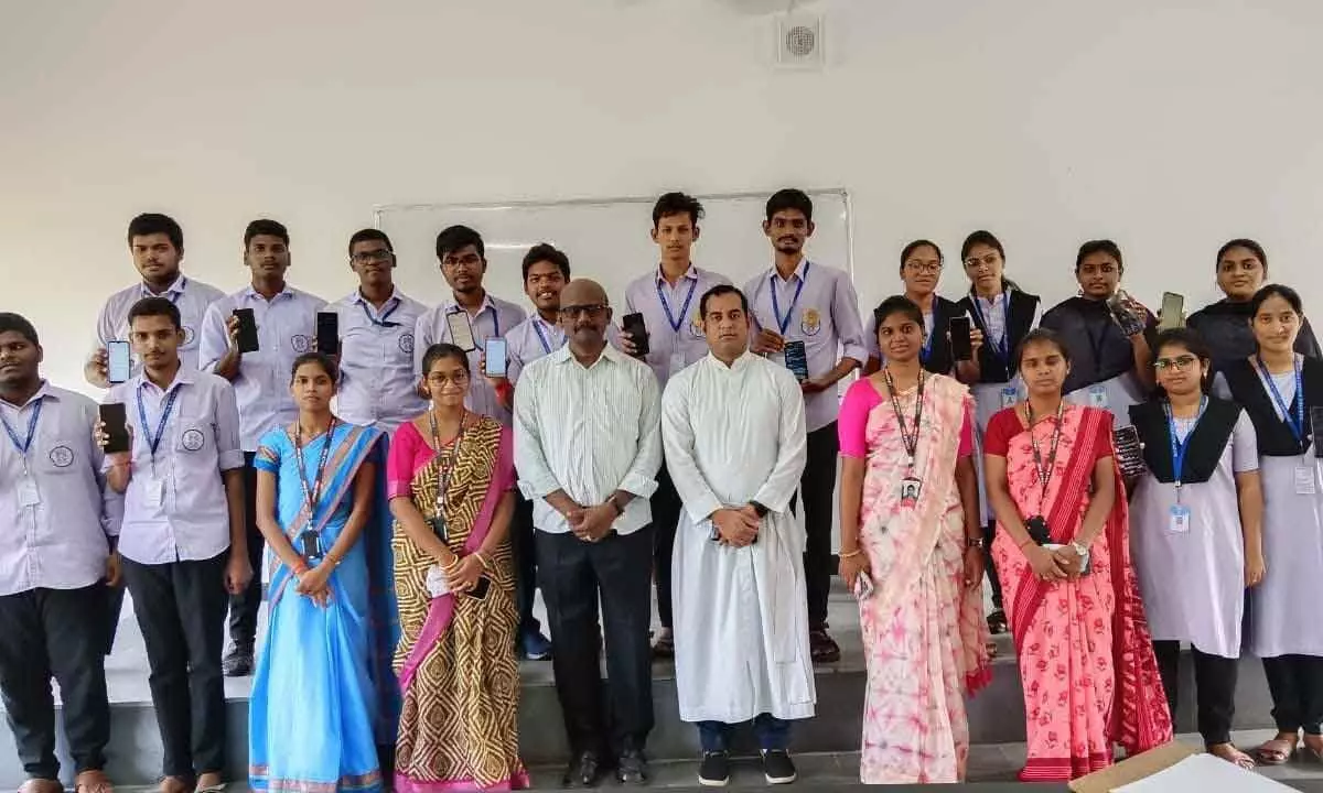 Vijayawada: Andhra Loyola College empowers students with LinkedIn Premium access