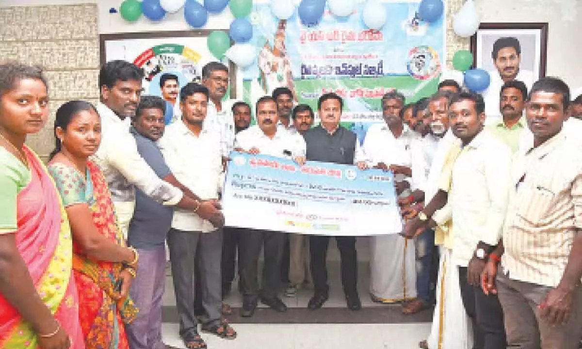 Tirupati: 1,098 tenant farmers get Rs 82.35 Laks under Rythu Bharosa