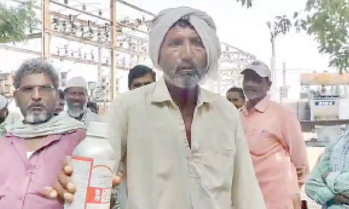 Narasaraopet: Farmers demand 9-hr power supply