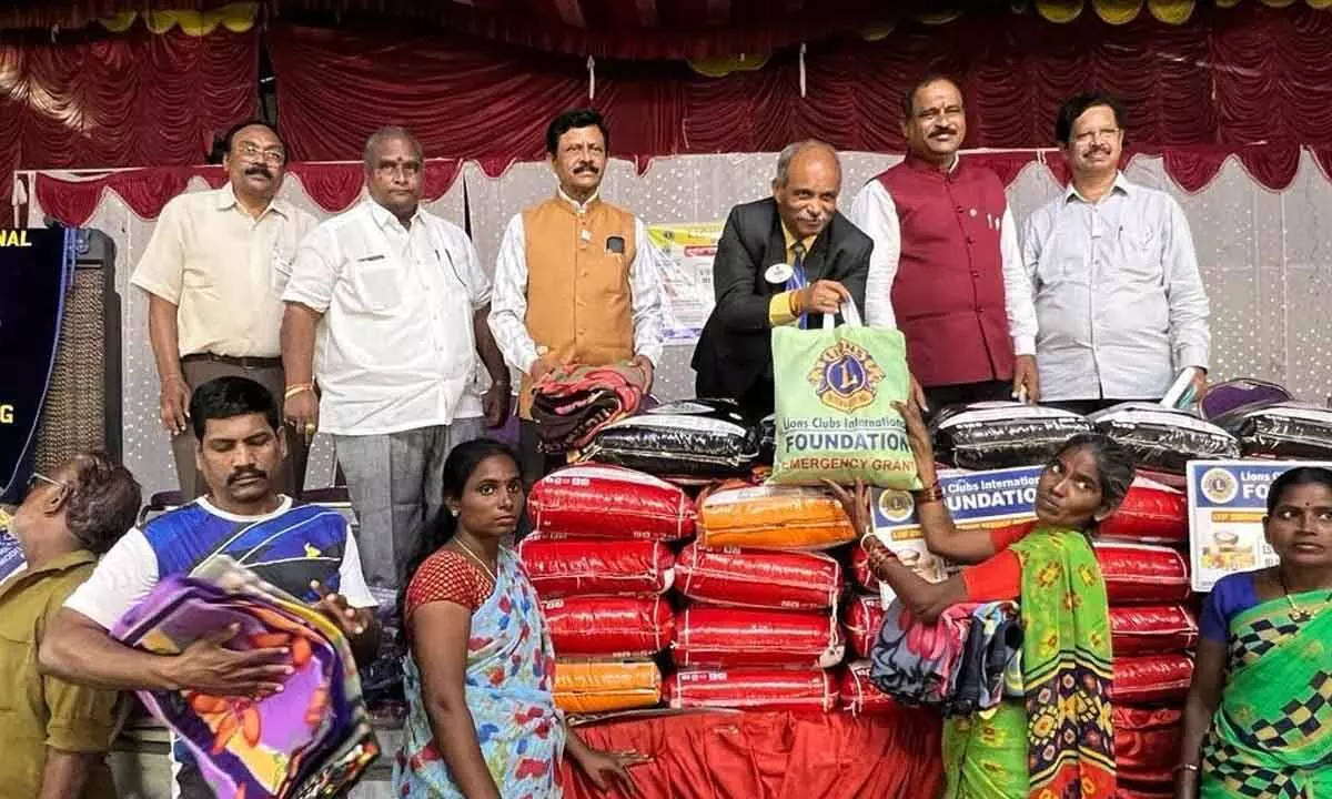 Karimnagar: Lions Club distributes essentials to rain-hit