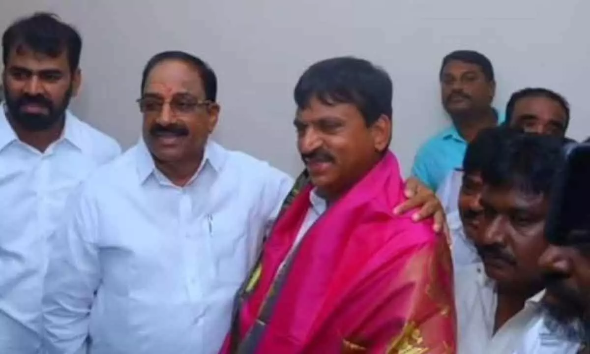 Ponguleti Srinivas Reddy meets Tummala Nageswara Rao, asks to join Congress