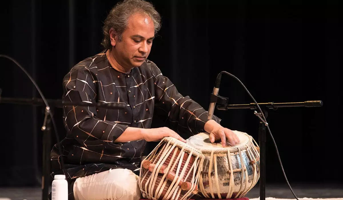 The music lovers of Hyderabad were treated to a unique mix of Dhrupad, Khayal and tabla as part of the second edition of its annual “Varshotsav” programme at the Bharatiya Vidyabhavan auditorium on 2nd September, 2023. This unique offering was presented by the Dhruvpad Guruklam Foundation, Hyderabad committed to preserve, promote and popularize the ancient classical form of Dhrupad music in the southern states of the country