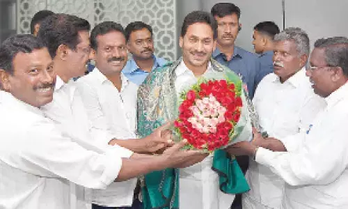 Vijayawada: Village Revenue Assistants Association thanks CM YS Jagan Mohan Reddy for restoring DA