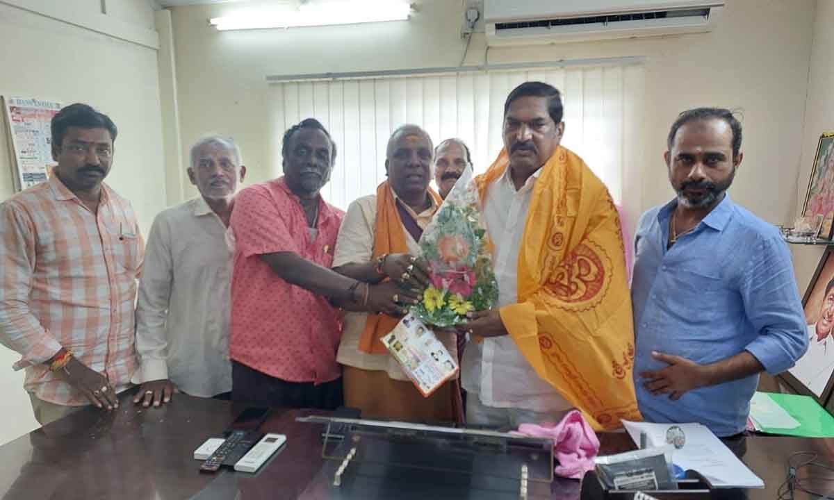 Nizamabad: Nuda chairman Eega felicitated