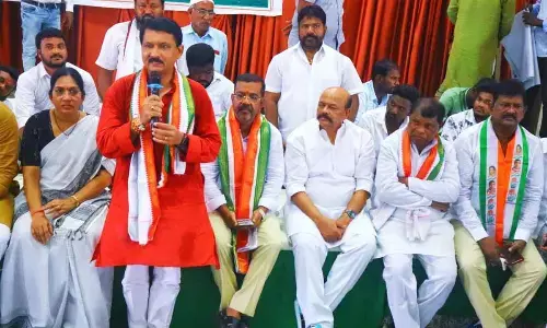 AICC Observer and Warangal Parliament in-charge Ravindra Uttamrao Dalvi addressing a meeting presided over by the Hanumakonda DCC president Naini Rajender Reddy in Hanumakonda on Saturday