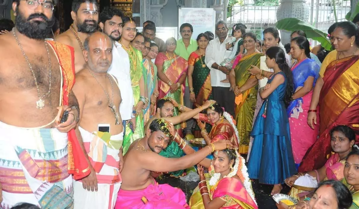 Mass marriages being conducted at Varaha Lakshmi Narasimha Swamy Temple in Rajamahendravaram on Sunday