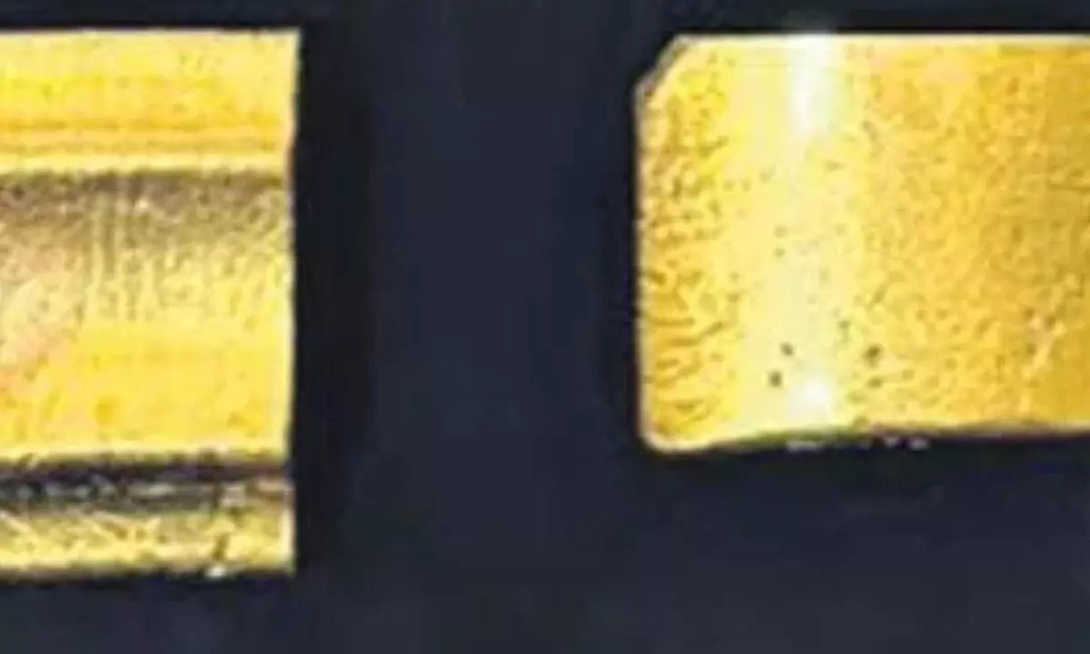 819 gms of gold seized at Shamshabad airport