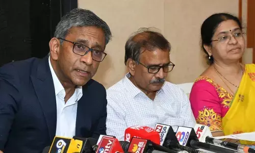 Liver Transplant expert Dr Mohamed Rela addressing a press conference in Vijayawada on Sunday. IMA members are also seen.Photo: Ch Venkata Mastan