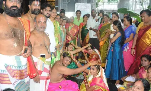 Mass marriages being conducted at Varaha Lakshmi Narasimha Swamy Temple in Rajamahendravaram on Sunday