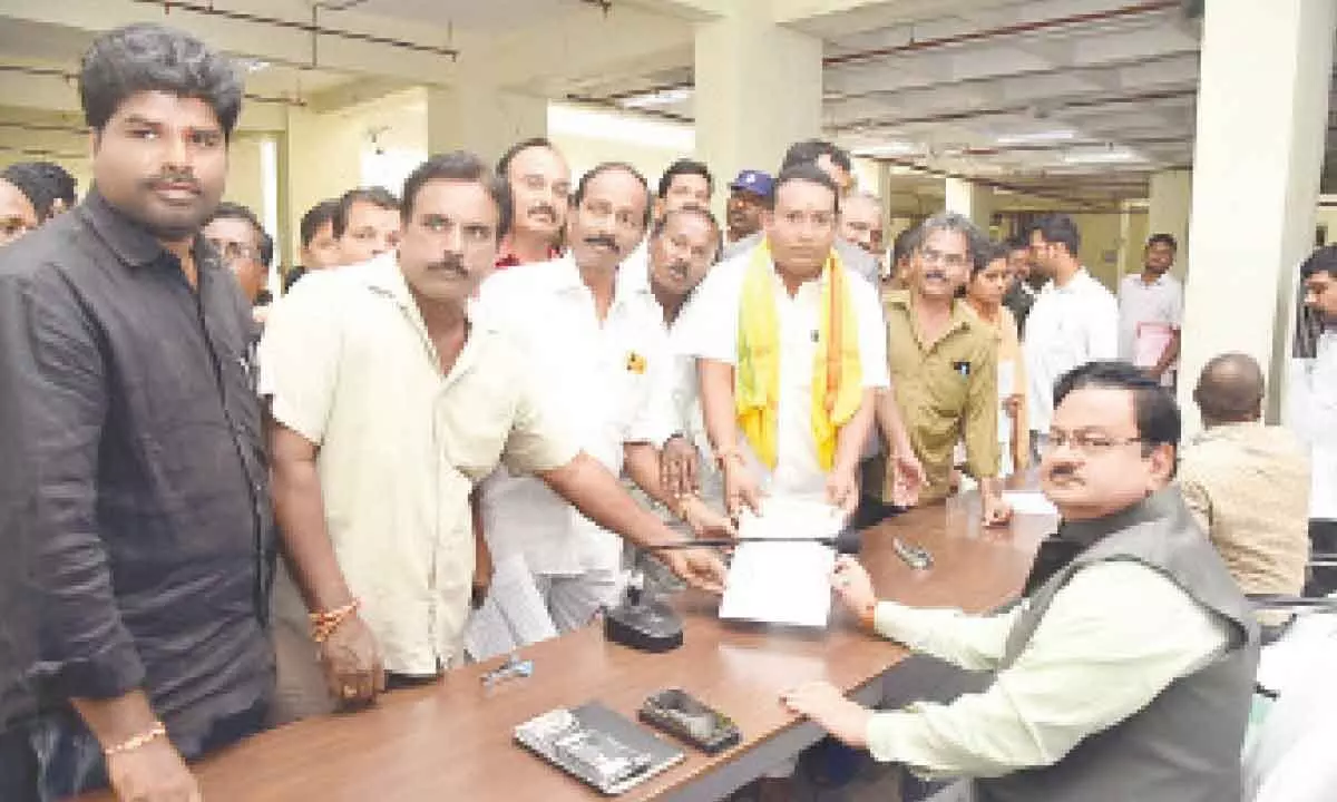 TDP BC cell leaders Rudrakoti Sadasivam and others submitting a memorandum to District Collector K Venkataramana Reddy in Tirupati on Monday
