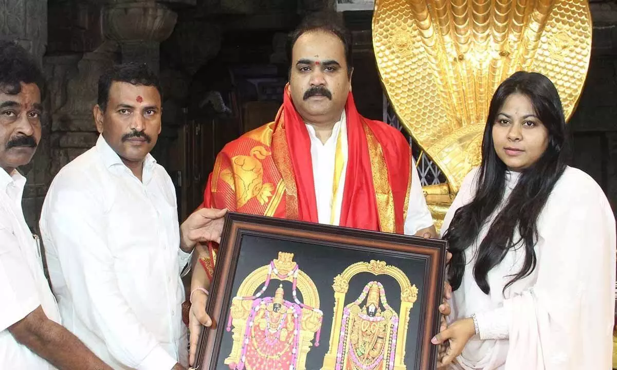 TTD JEO Veerabrahmam presenting Lord Venkateswara Swamy’s portrait to TTD Board Member P Sarath Chandra Reddy at Tirumala temple on Tuesday