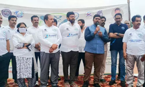 Joint Collector N Tej Bharat speaking at 2K run organised in Rajamahendravaram on Tuesday. MLAs Vanka Ravindra, Jakkampudi Raja, and others are also seen.