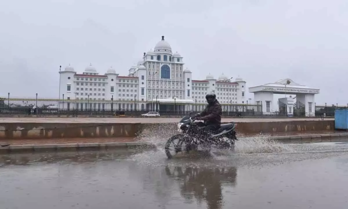 Hyderabad in Deep Waters…! Heavy rain brings city to its knees