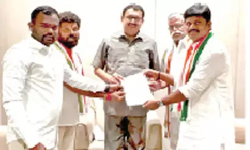TPCC general secretary Kuruva Vijay Kumar giving a representation to MP Muralidharan, AICC Pradesh Congress screening committee member in Hyderabad on Tuesday