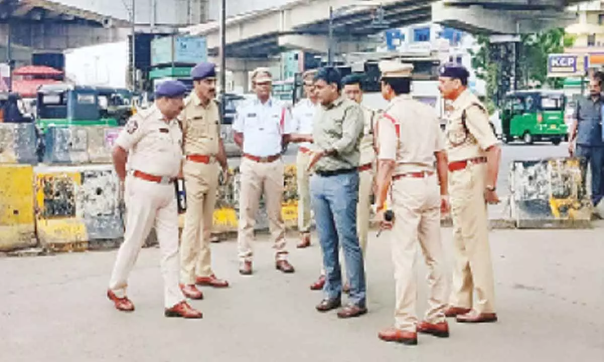 Commissioner of Police Kanti Rana Tata inspecting the traffic at Benz circle junction in Vijayawada on Wednesday