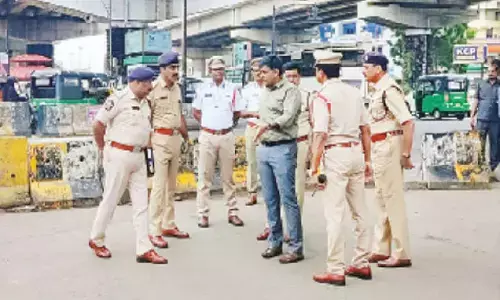 Commissioner of Police Kanti Rana Tata inspecting the traffic at Benz circle junction in Vijayawada on Wednesday