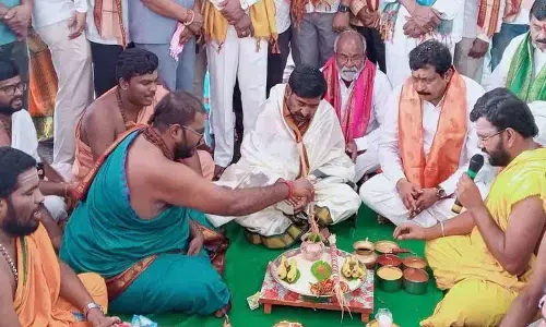 Minister Jagadish performing Ganapathi Homam as apart of establishment of Goddess Gandimaisamma idol in temple located in Nemmikal village of Atmakur (S) mandal in Suryapet constituency on Wednesday