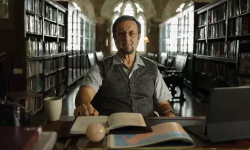 Anupam Kher steals the show with his unique look in ‘The Freelancer’!