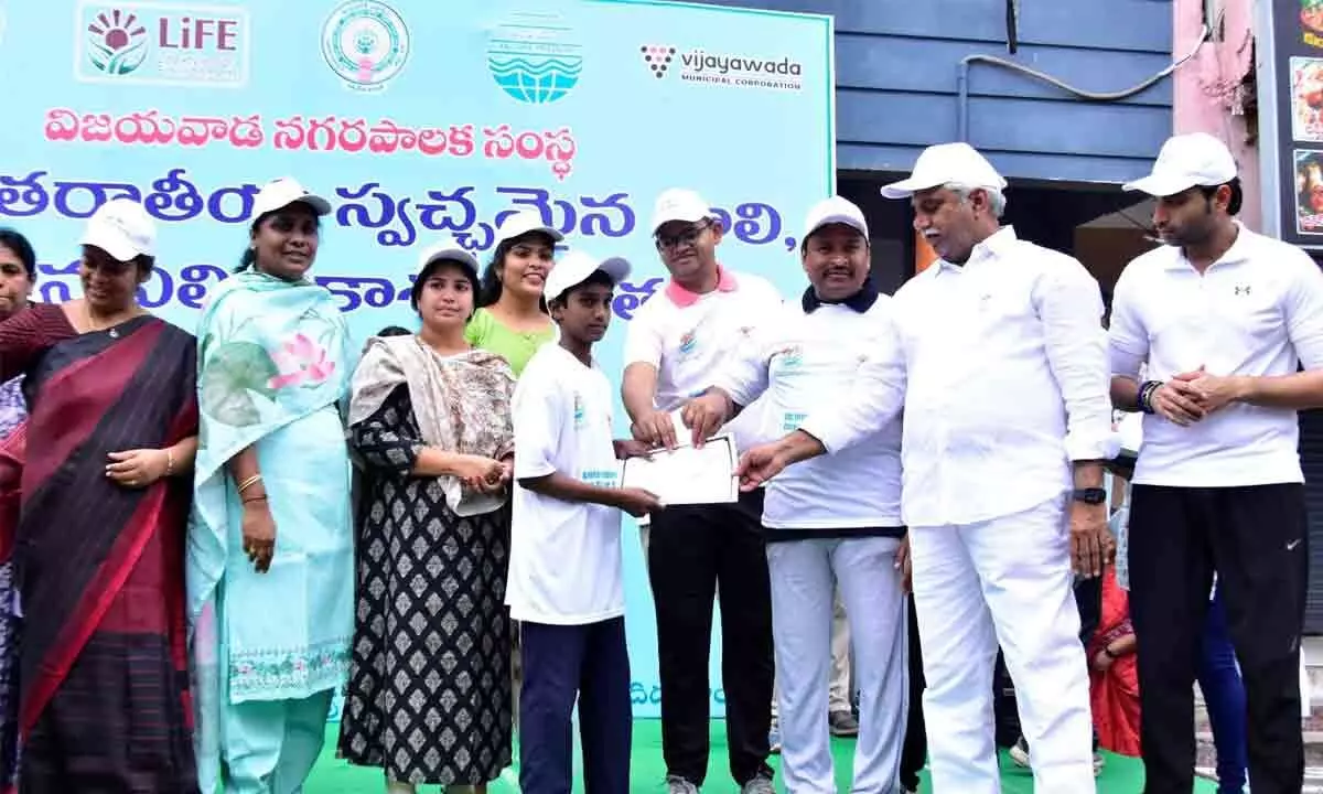 Vijayawada: People urged not to burn garbage