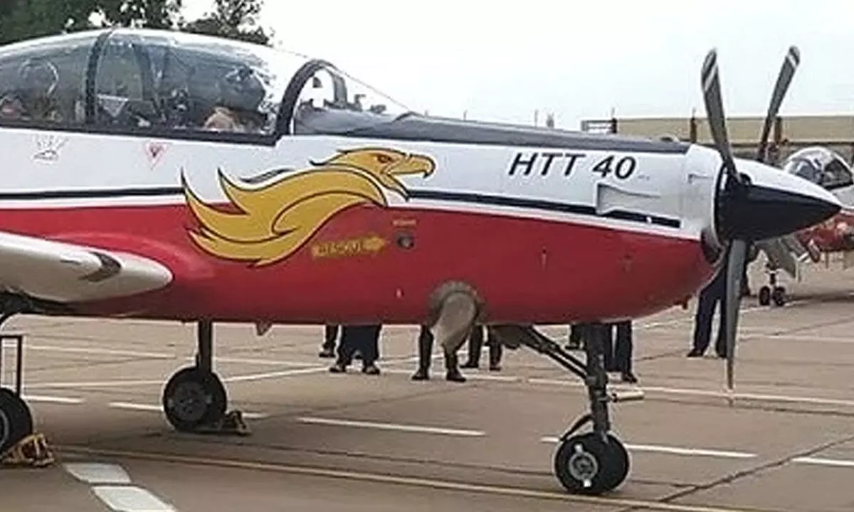 Dy-IAF Chief flies HTT-40, the aircraft based on armed forces requirement