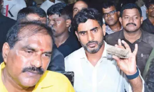 Vijayawada: TDP, YSRCP blame each other for violence during Lokesh padayatra