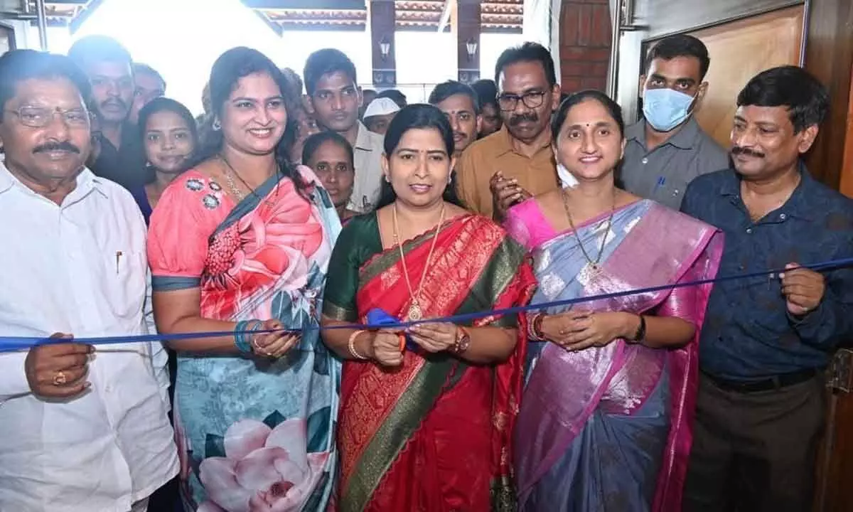 Home Minister Taneti Vanitha inaugurating Aqua and Seafood Festival in Rajamahendravaram on Friday