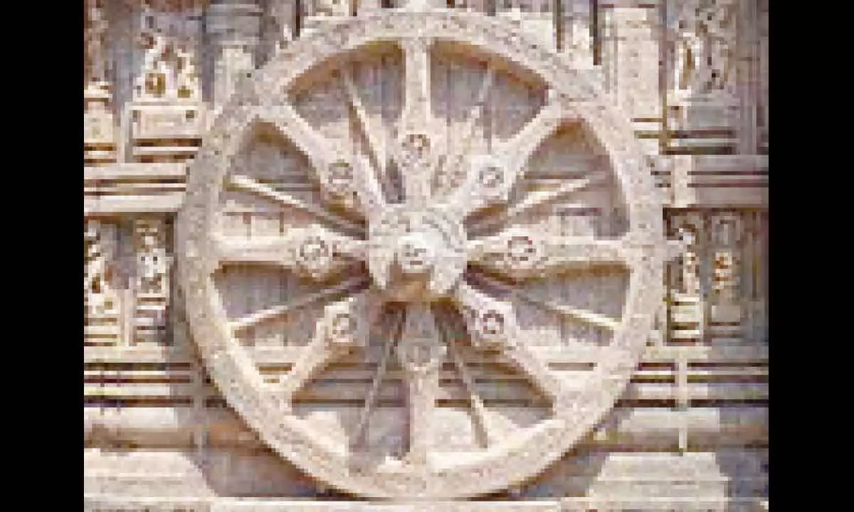Konark Wheel replica serves as backdrop of PM’s welcome handshake