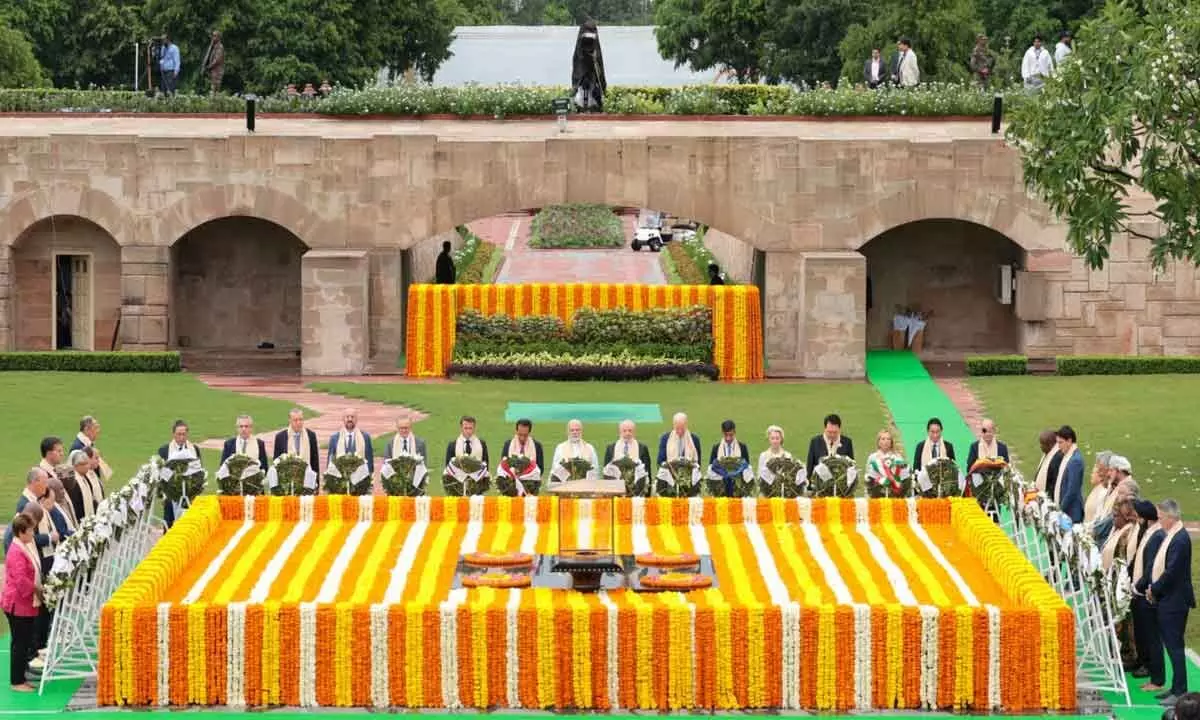 World leaders pay homage to Gandhi at Rajghat